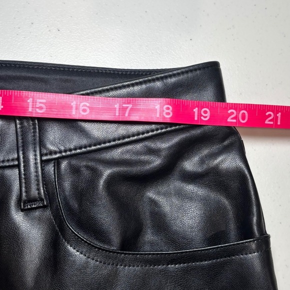 Abercrombie & Fitch Black 90s Relaxed High-Rise‎ Curvy Love Faux Leather Pant 18 - Picture 7 of 9